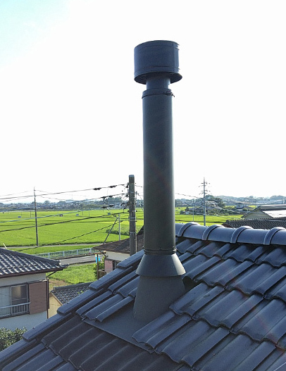 屋根出し二階建吹抜けあり 煙突